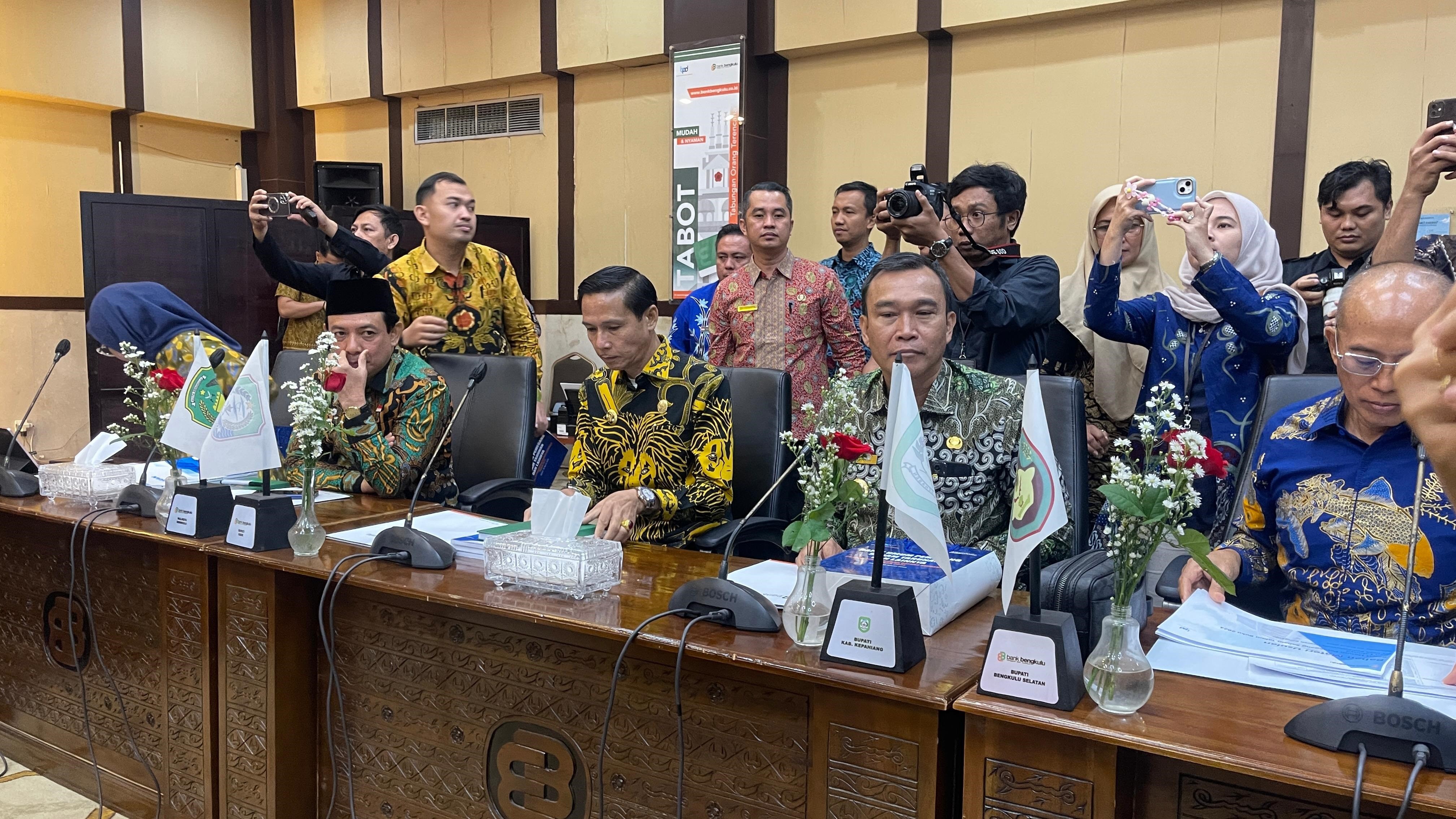 Bupati Kaur Gusril Pausi, S.Sos, MAP Hadiri Rapat Umum Pemegang Saham (RUPS) Bank Bengkulu